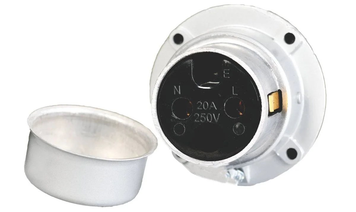 Lauritz Knudsen Metal Socket 20 A · 3 Pin with Scrapping Earth · Non corrosive