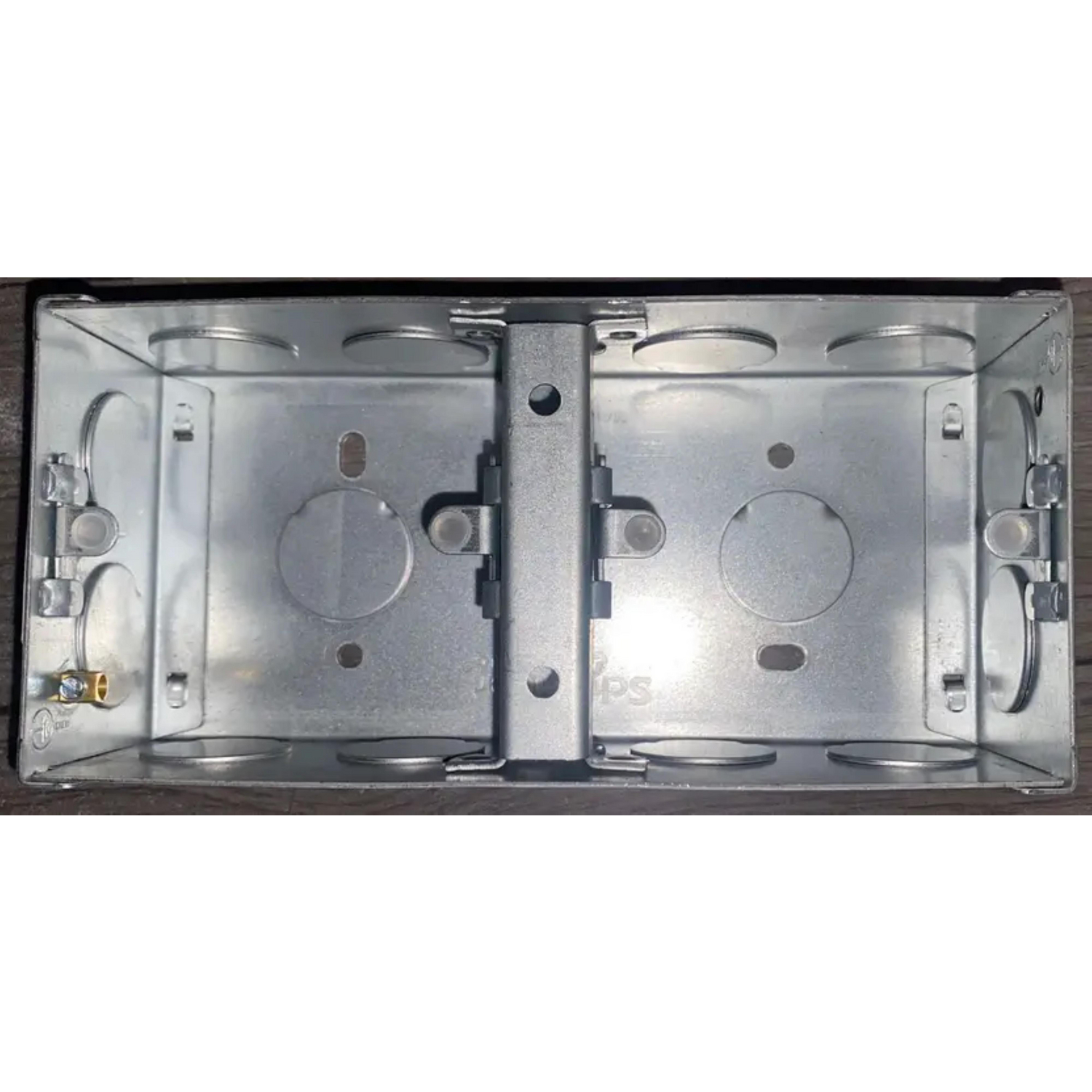 Schneider Standard Metal Box Mounting Box · 4 M · 2 gang