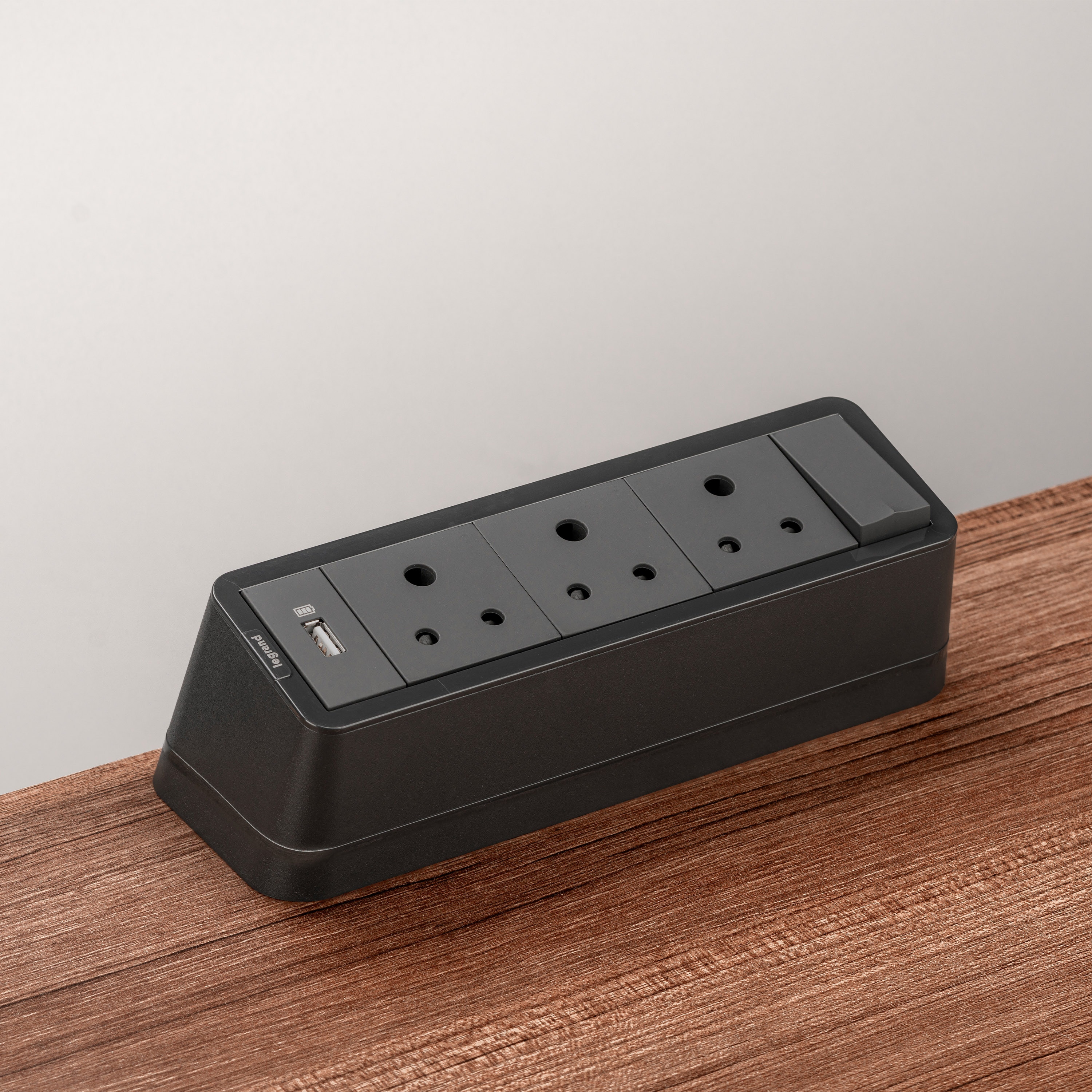 Legrand Desktop Power Center with USB · 8 M · Chic Grey